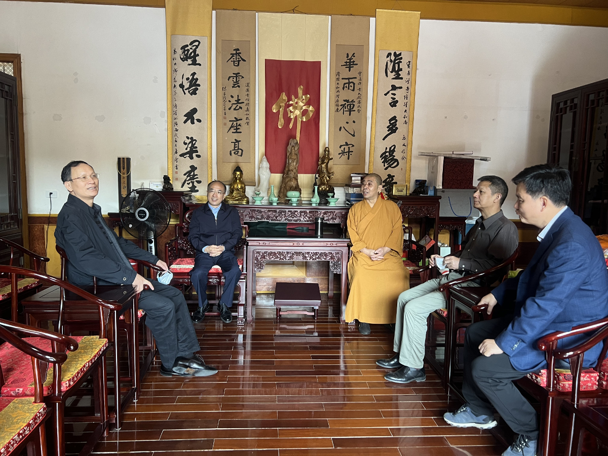 2022年10月18日至19日，省政協(xié)副主席張柏青率調(diào)研組，圍繞我省宗教人才隊(duì)伍培養(yǎng)、宗教場(chǎng)所管理等問(wèn)題，到武昌.jpg