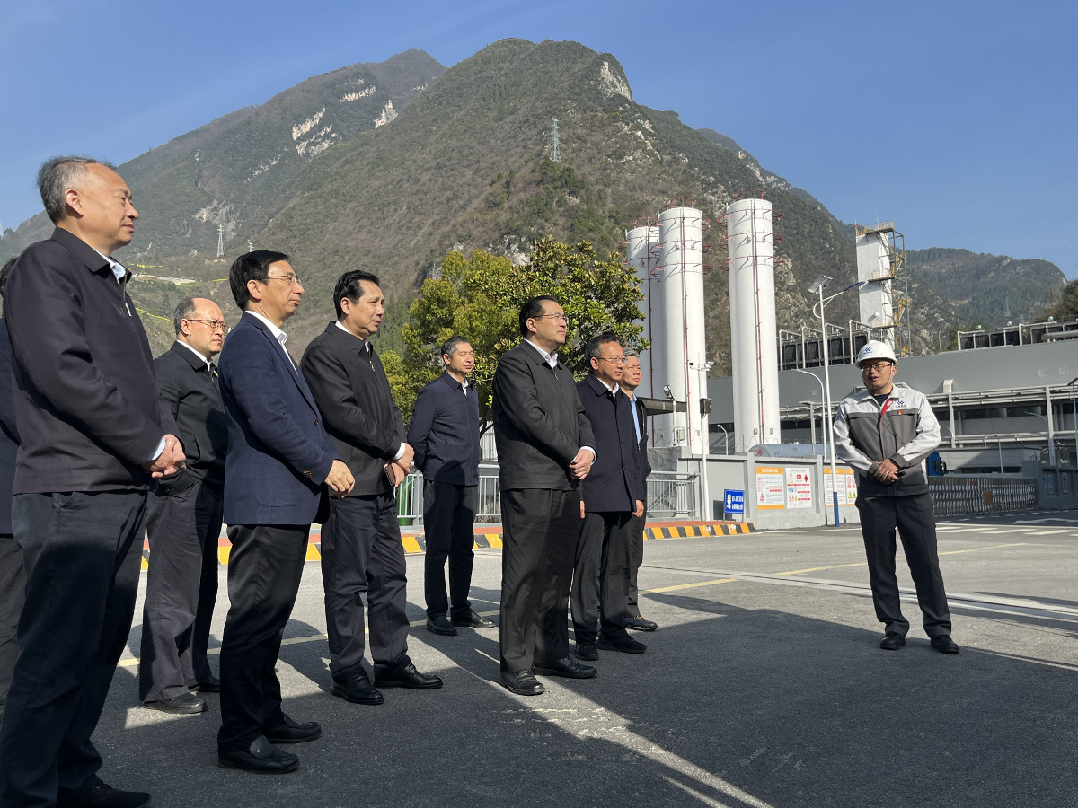 1109729403.jpg 1109729403.jpg