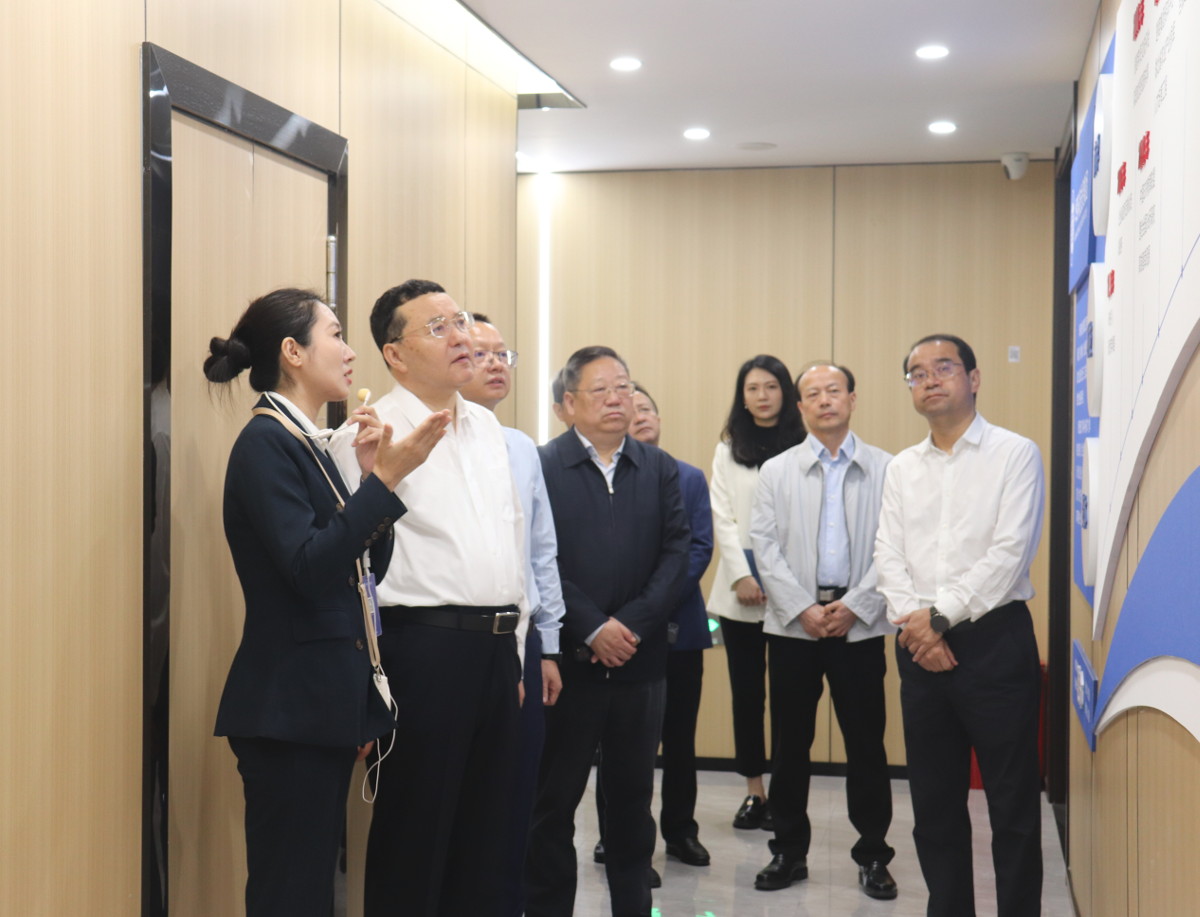 923895036.jpg 923895036.jpg