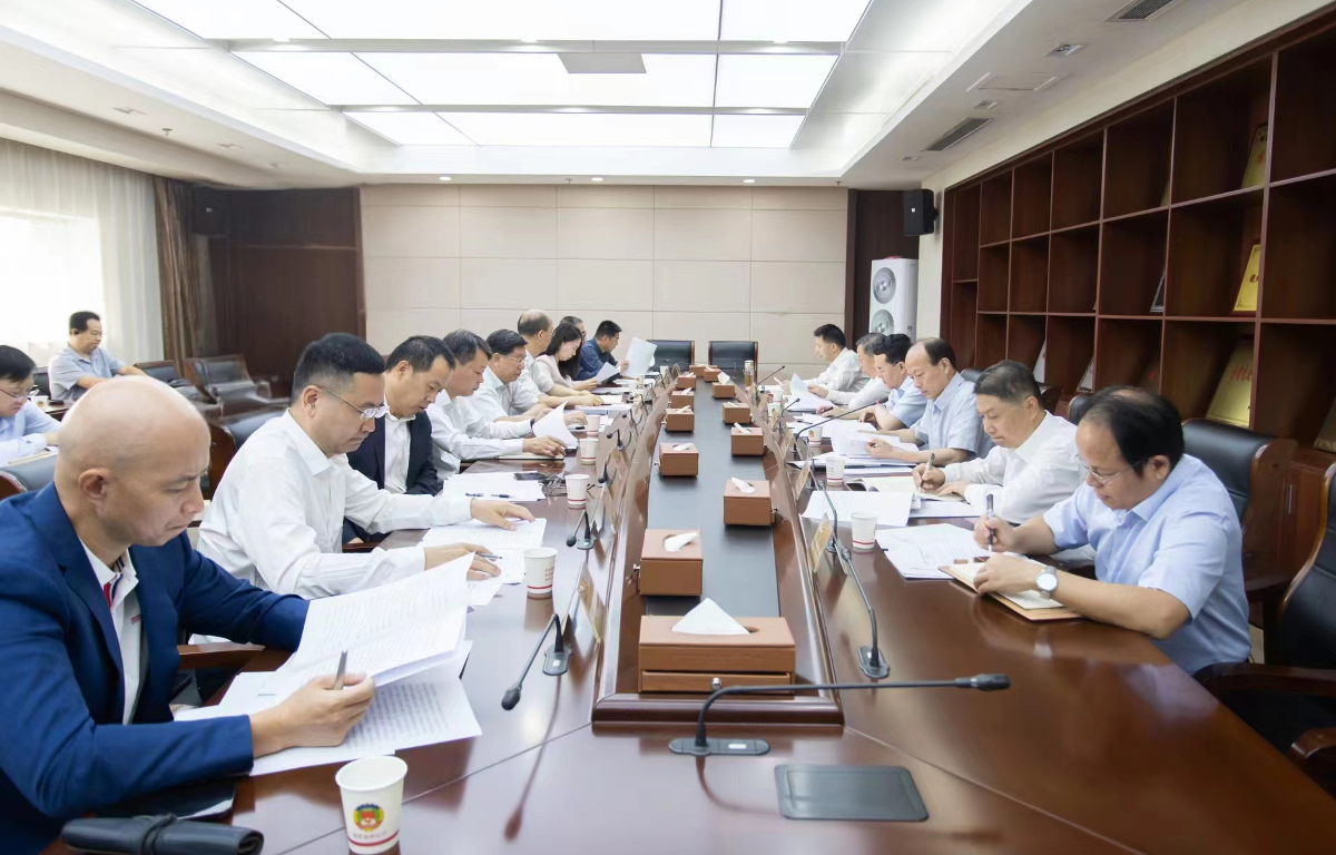 10月12日，省政協(xié)圍繞學(xué)習(xí)貫徹黨的二十屆三中全會精神召開專題座談會，聚焦“加強(qiáng)人民政協(xié)反映社情民意、聯(lián)系群眾、服務(wù)人民機(jī)制建設(shè)”研討交流.jpg